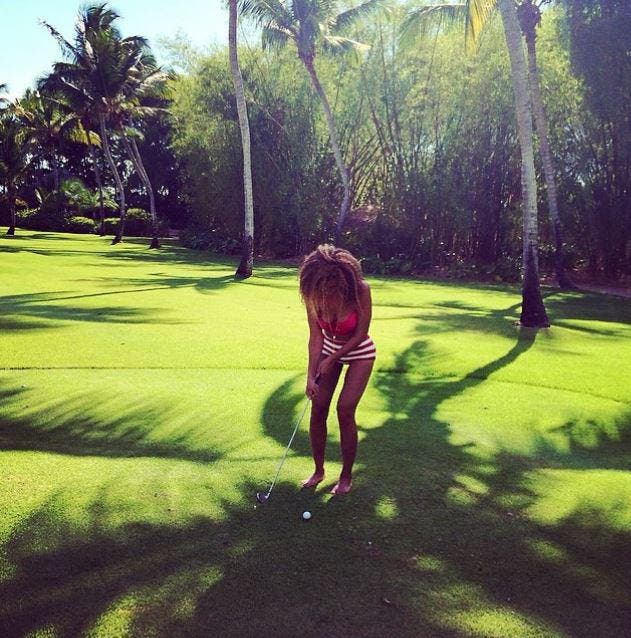 Im April 2014 postete Beyoncé dieses Foto auf ihrem Instagram-Account. Es zeigt die Sängerin im Urlaub in der Dominikanischen Republik. Nun schauen Sie sich mal ihren rechten Oberschenkel an. (Bild: Instagram)