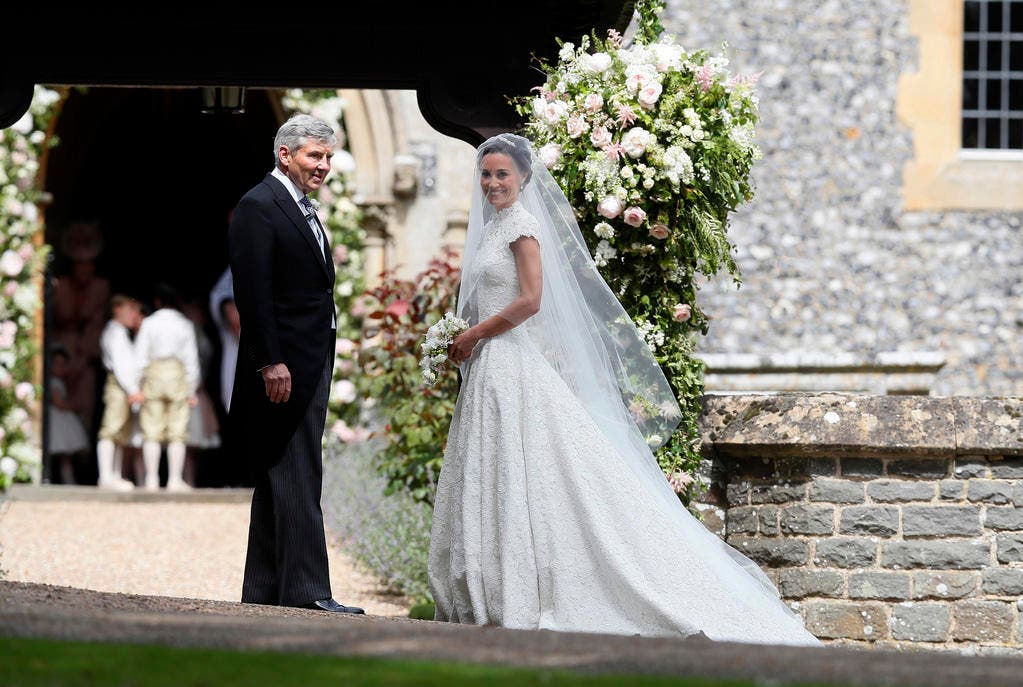 Pippa Middleton vor der Hochzeit in Begleitung ihres Vaters Michael. (Bild: Keystone)