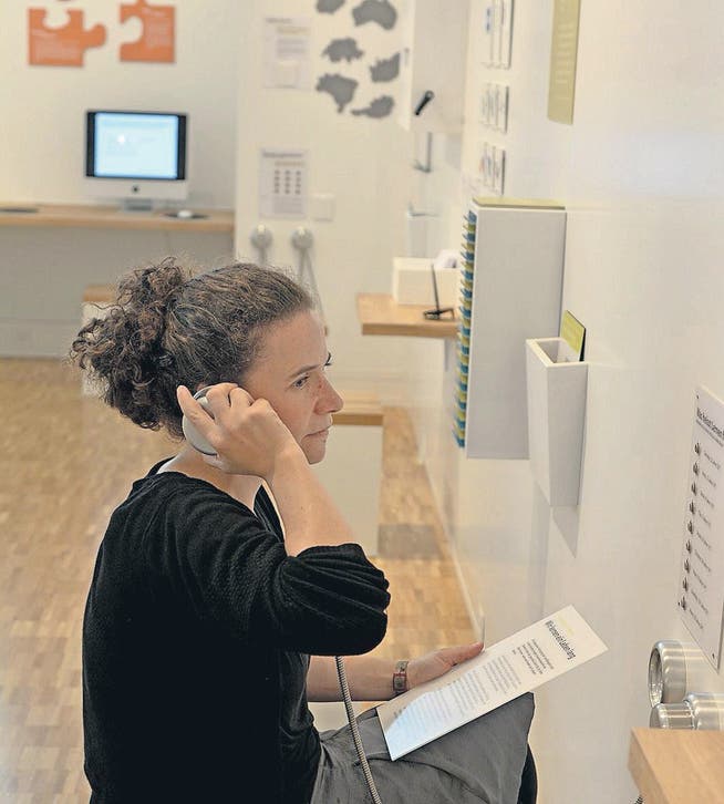 Lernen an der Hörstation im Kulturama &ndash; Museum des Menschen in Zürich. (Bild: Kulturama)