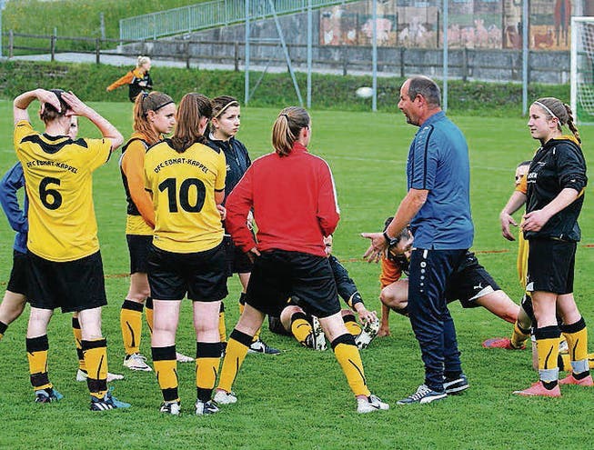 Ebnat-Kappel-Trainer Peter Schrepfer ist zufrieden mit seinen Frauen. (Bild: Walter Züst)