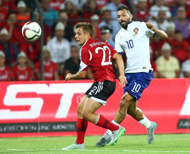 Will auch an der EM um jeden Ball kämpfen:: Albaniens Nationalspieler Amir Abrashi (links). (Bild: HEKTOR PUSTINA (AP))