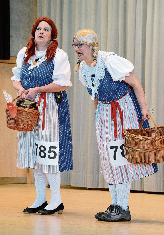 Das Komikerinnen-Duo Wärmisel auf dem Weg zum Casting von «Bäuerin ledig sucht».