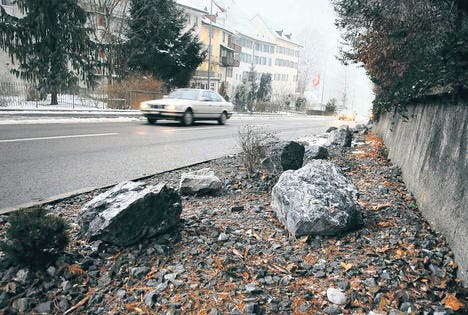 Steine des Anstosses: Am Steingarten entlang der Grabenstrasse in Bischofszell scheiden sich die Geister. (Bild: Nana Do Carmo)