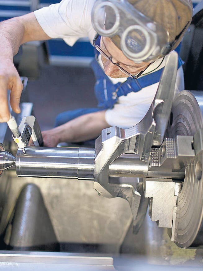 Präzision und Qualität: Die Schweizer Maschinenindustrie freut sich über fast drei Prozent mehr Umsatz. (Bild: ky/Gaëtan Bally)
