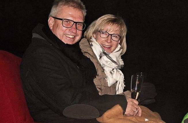 Walter und Lisbeth Wohlgensinger wurden von der Belegschaft der Wohlgensinger AG, Holzbau, verabschiedet. (Bild: PD)