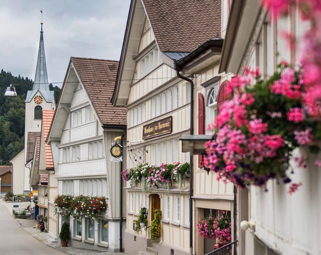 Schwellbrunn setzte sich gegen elf Mitbewerber durch und wurde mittels Publikumswahl zum schönsten Dorf der Schweiz 2017 erkoren. (Bild: Jil Lohse)