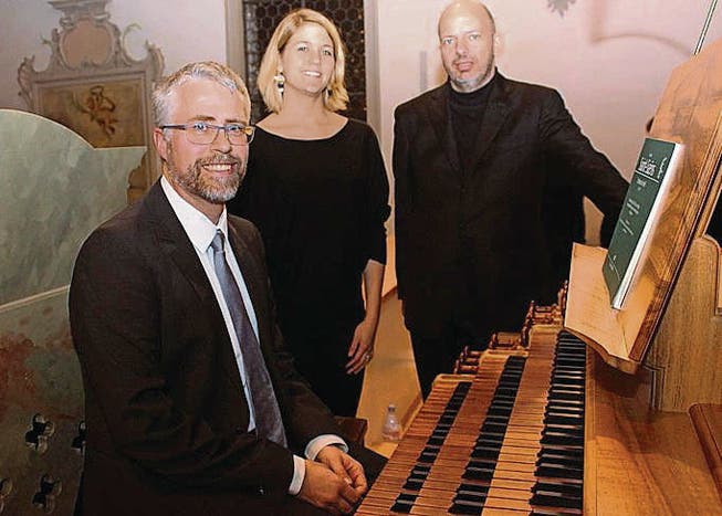 Organist Bruno Sauder, Sopranistin Anna Gschwend und der Dirigent und Bariton Bernhard Bichler in der Kirche Niederbüren. (Bild: Vroni Krucker)
