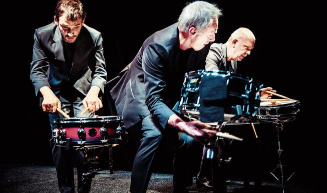 Drei Musiker, die sich auch auf Theater- und Tanzbühnen wohl fühlen: Peter Conradin Zumthor, Rob Kloet und Fritz Hauser (v. l.). (Bild: Tabea Hüberli)