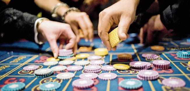 Spieltisch im Casino St. Gallen: Mit 11 Tischen und 190 Spielautomaten ist es rund doppelt so gross wie das Liechtensteiner Casinoprojekt in Ruggell. (Bild: Urs Jaudas)