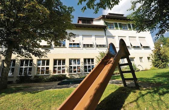 Wird kein Sekundarschulhaus: Die Schule Homburg wird nun längerfristig verkauft werden müssen. (Bild: Donato Caspari)