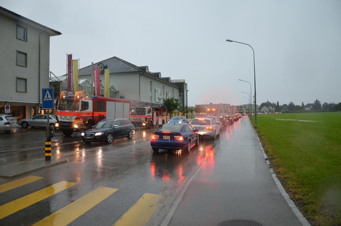Autokolonne auf St.Galler-Strasse Richtung Zentrum von Wil. (Bild: Philipp Haag)