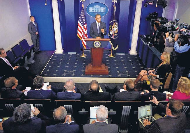 Den Finanzkompromiss des Kongresses unterzeichnet: Präsident Barack Obama bei seiner Medienkonferenz im Weissen Haus. (Bild: ap/Charles Dharapak)