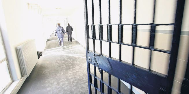 Bald Tag der offenen Türe für 3000 Häftlinge in Italien. Mit Amnestie und Strafmilderungen will die Regierung die chronische Überbelegung der Gefängnisse mildern. (Bild: epa/Alessandro di Meo)