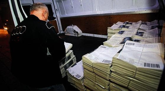 Die Zeitungsverträger in der Ostschweiz können hoffen, dass sie eine Lohnerhöhung erhalten. (Bild: Donato Caspari)