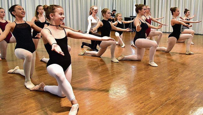 Die beste Niveaugruppe zeigt ihr Ballettprogramm. (Bild: Mario Testa)