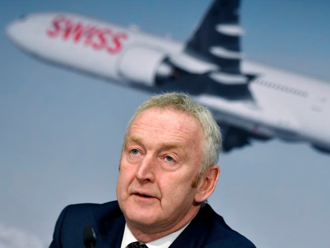 Swiss-Chef Thomas Klühr glaubt nicht an das Überleben von kleinen Fluggesellschaften. (Bild: Keystone/WALTER BIERI)
