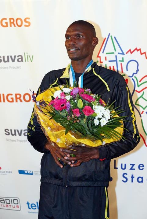 Patrick Mugur Ereng gewinnt das Elite Rennen der Männer am Luzerner Stadtlauf (Bild: Philipp Schmidli / Neue LZ)