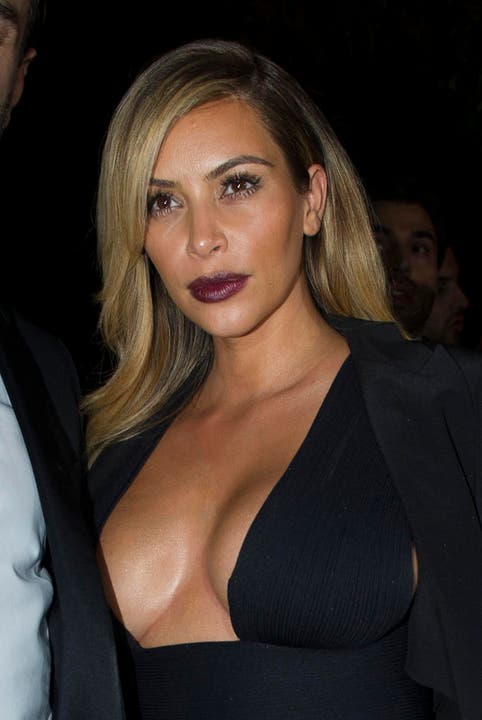 Im Oktober 2013 präsentierte sich Kim Kardashian mit blondem Haar. (Bild: Keystone)