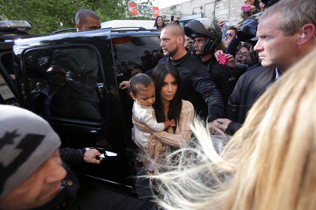 Kim Kardashian mit ihrer Tochter North West in Jerusalem. (Bild: Keystone)