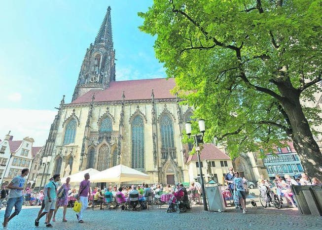 Nicht die grösste und höchste, aber die bekannteste der vielen Kirchen Münsters ist St. Lamberti. Der Turm ist jenem des Freiburger Münsters nachempfunden. (Bild: Ralf Emmerich)