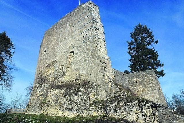 Die Ruine der einst mächtigen Farnsburg, 1330 erbaut von einem Grafen der Familie Thierstein. (Bild Melchior Rudenz)