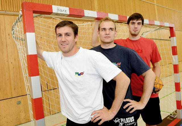 Die drei Goalies des HC Kriens (von links): Roman Schelbert, Tobi­as Hodel und Andreas Portmann. (Bild Boris Bürgisser/Neue LZ)