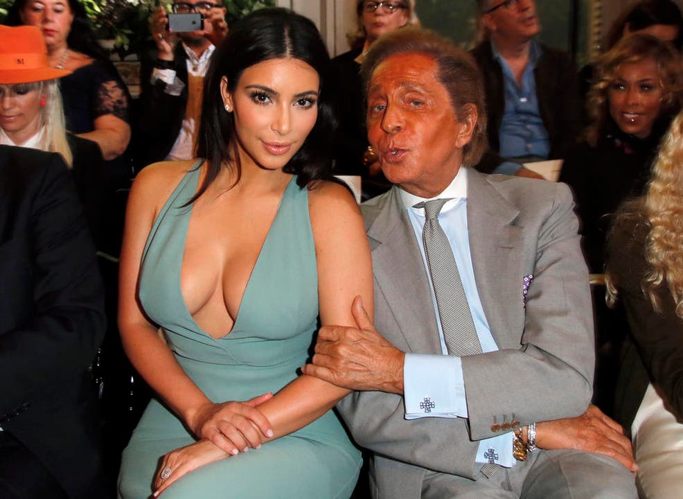 Kim Kardashian und Modedesigner Valentino. (Bild: Keystone)