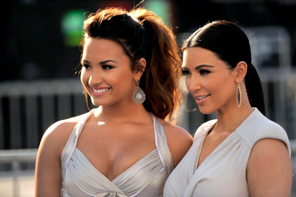Schauspielerin und Sängerin Demi Lovato (links) mit Kim Kardashian. (Bild: Keystone)
