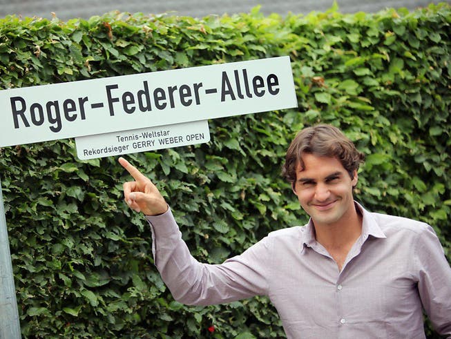 Roger Federer - hier in Halle - erhält nun auch in Biel eine nach ihm benannte Strasse (Bild: KEYSTONE/EPA/OLIVER KRATO)