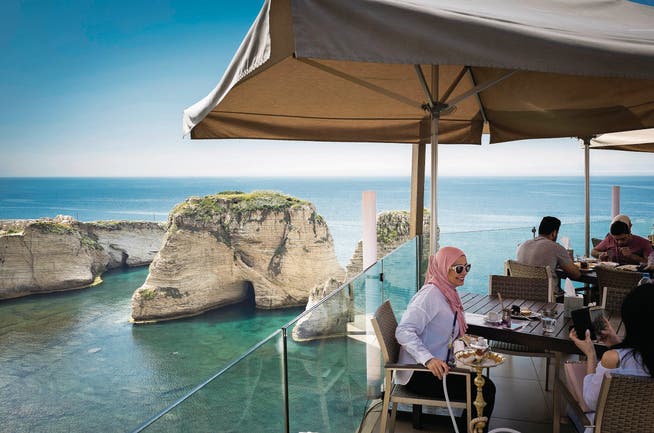 Am Hafen von Byblos kommt bei frischem Fisch und libanesischem Wein Ferienstimmung auf. (Bild: Daniel Ammann)