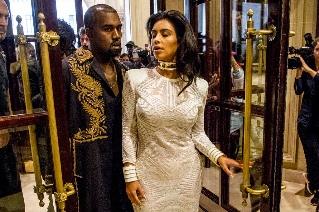 Auftritt Kim Kardashian und Kanye West bei einer Modeshow in Paris. (Bild: Keystone)