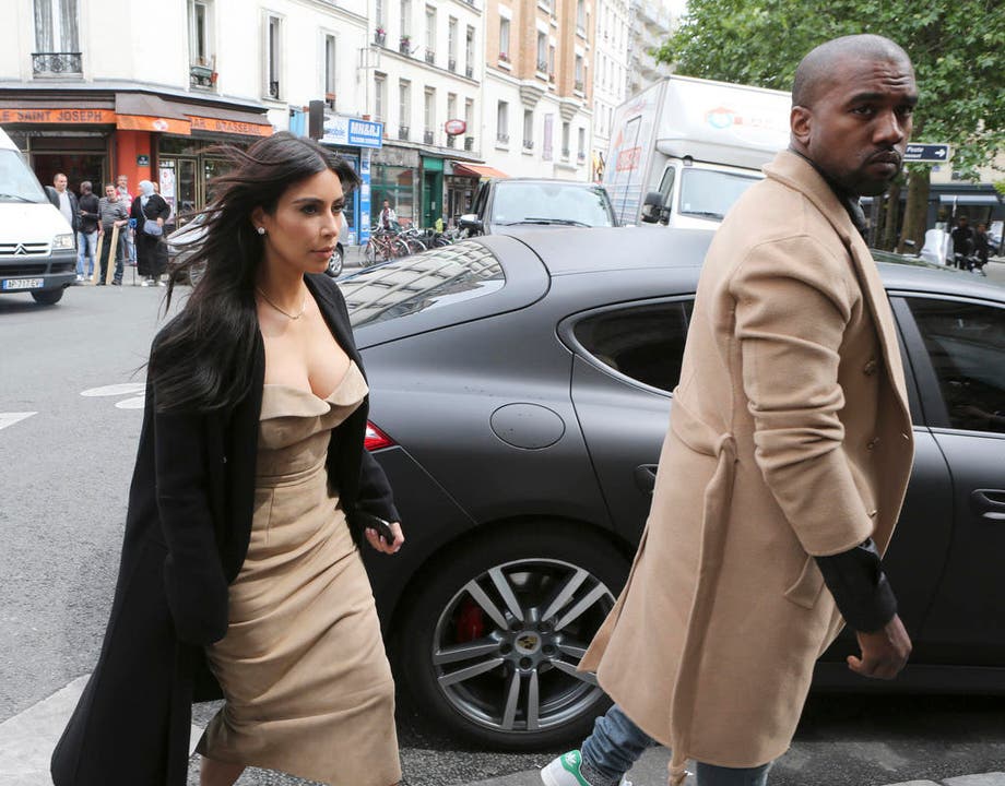 Das Ehepaar Kardashian/West bei seiner Ankunft bei einem Luxusshop in Paris. (Bild: Keystone)
