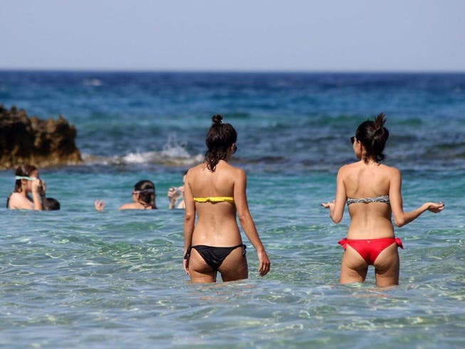 Strandferien sind beliebt: Nach Südeuropa und in die europäische Mittelmeerregion reisten zwölf Prozent mehr Menschen. (Archiv) (Bild: Keystone/EPA/KATIA CHRISTODOULOU)