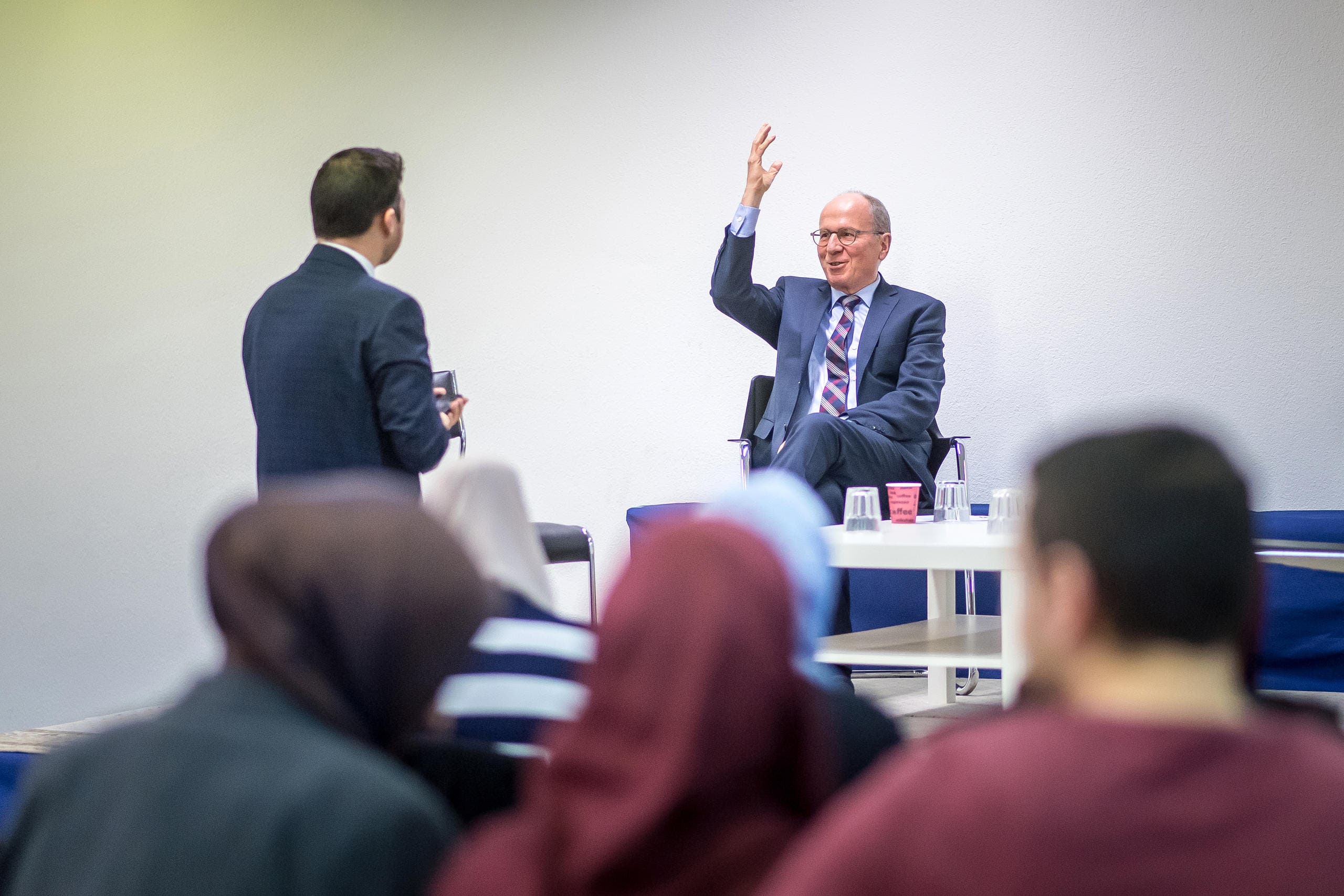 Muslime im Alltag - Rundgang durch die Moschee in Oberuzwil mit RR Fässler (Bild: Michel Canonica)
