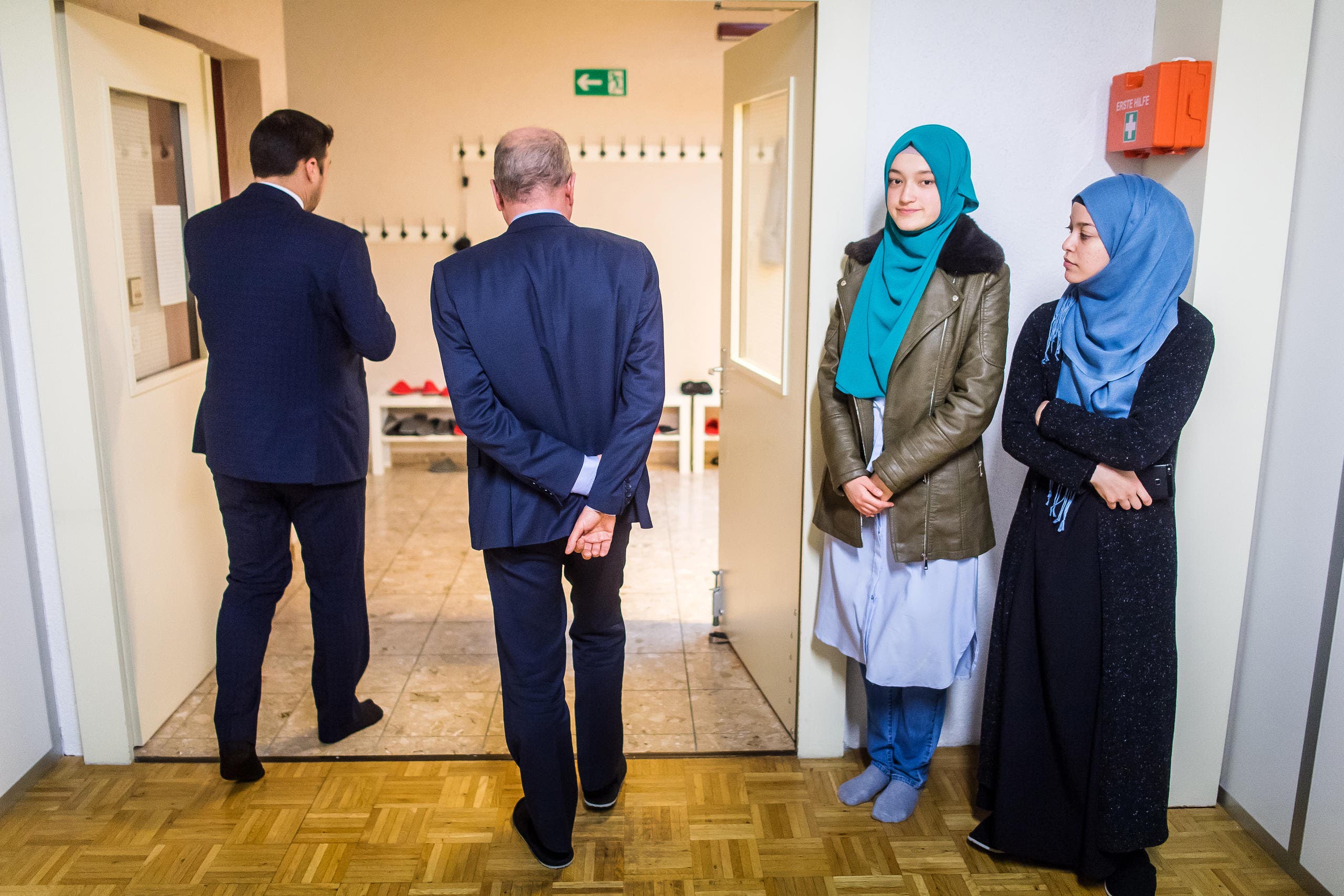 Muslime im Alltag - Rundgang durch die Moschee in Oberuzwil mit RR FŠssler (Bild: Michel Canonica)