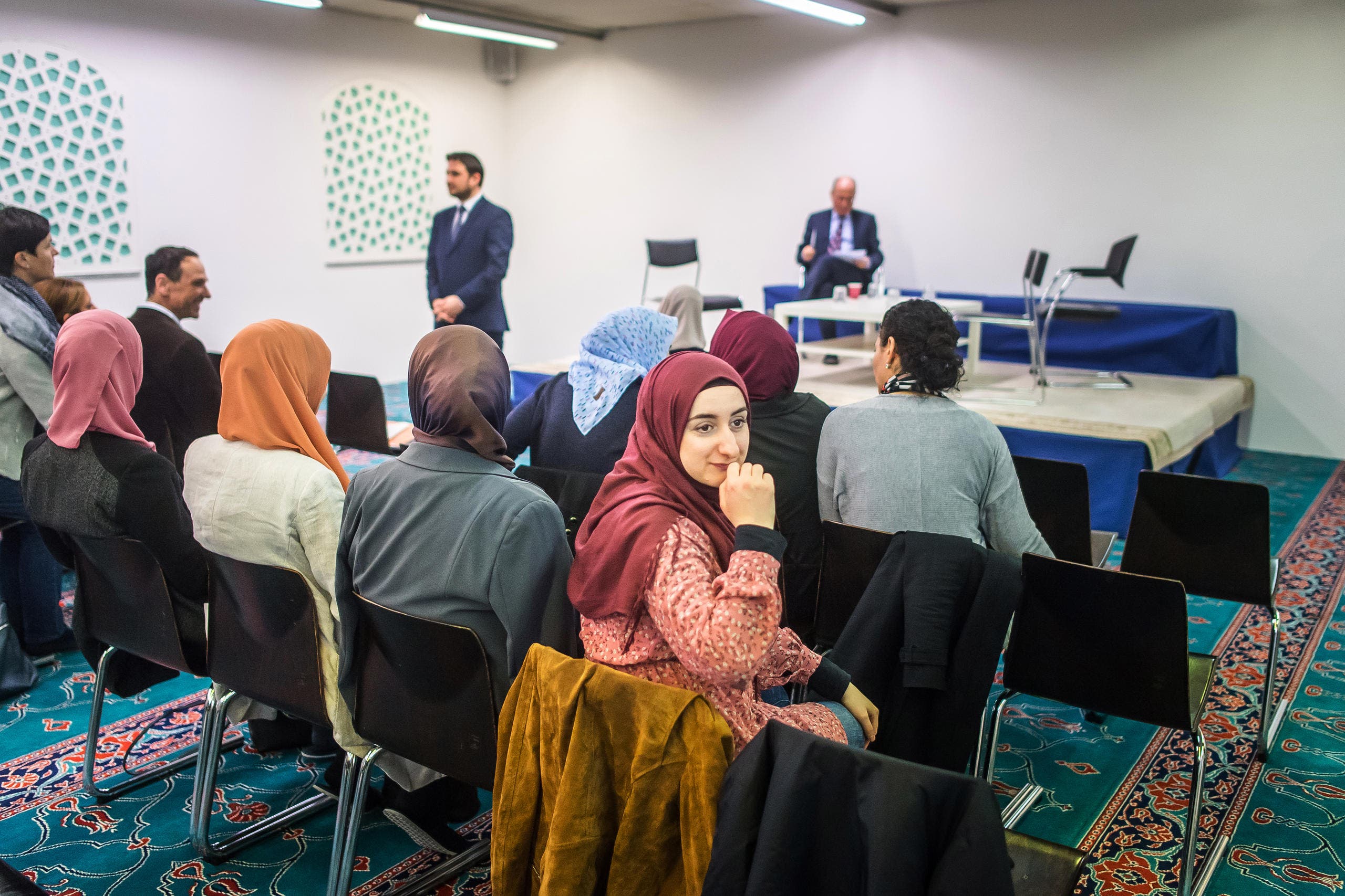 Muslime im Alltag - Rundgang durch die Moschee in Oberuzwil mit RR FŠssler (Bild: Michel Canonica)