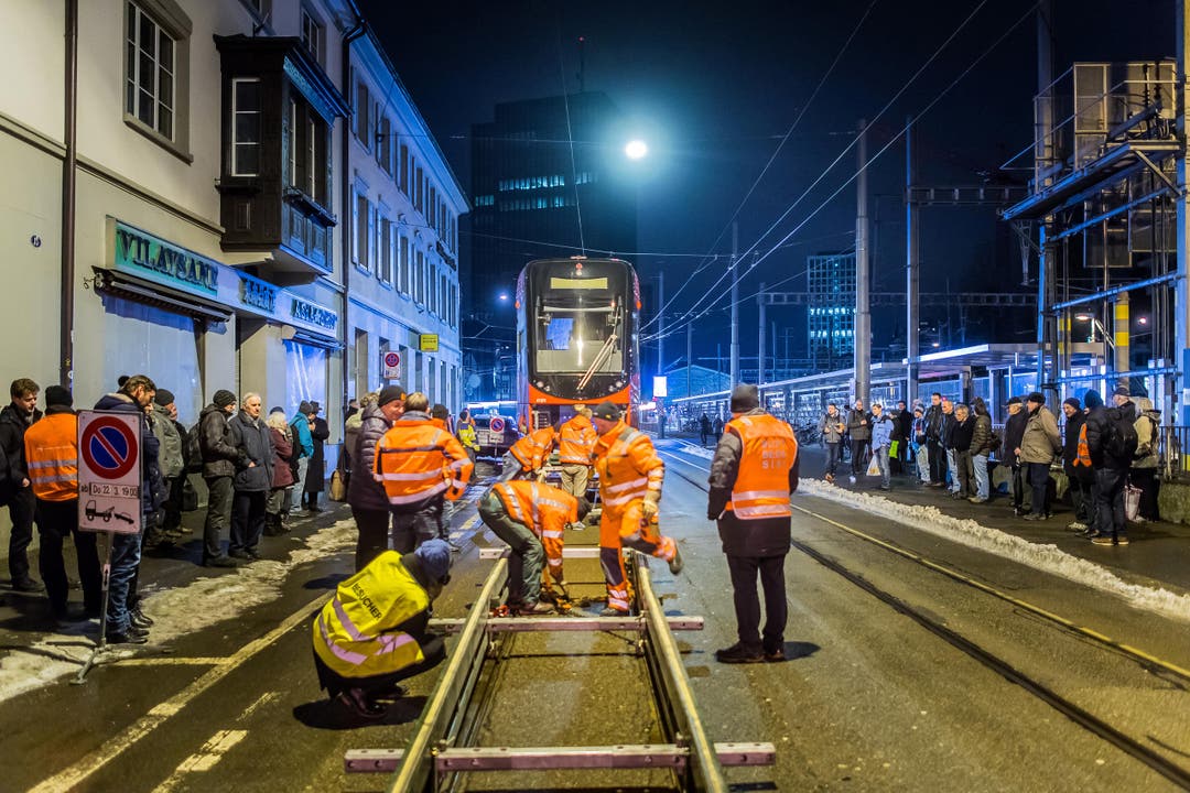 Appenzeller Bahnen laden neues Rollmaterial in St.Gallen ab. (Bild: Michel Canonica)