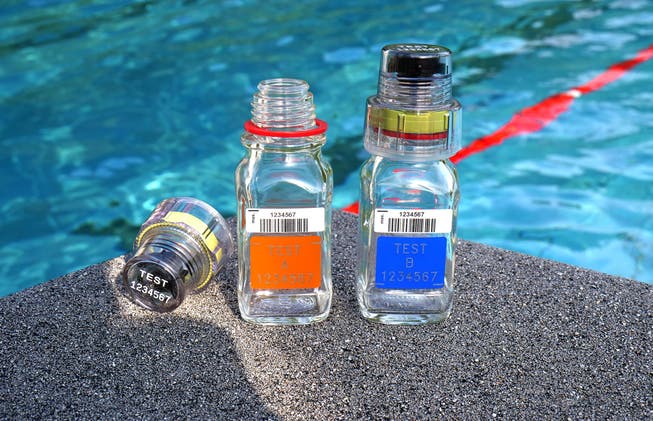 In solchen Flaschen werden Urinproben für Dopingtests verschlossen. (Bild: PD/Berlinger Special AG)