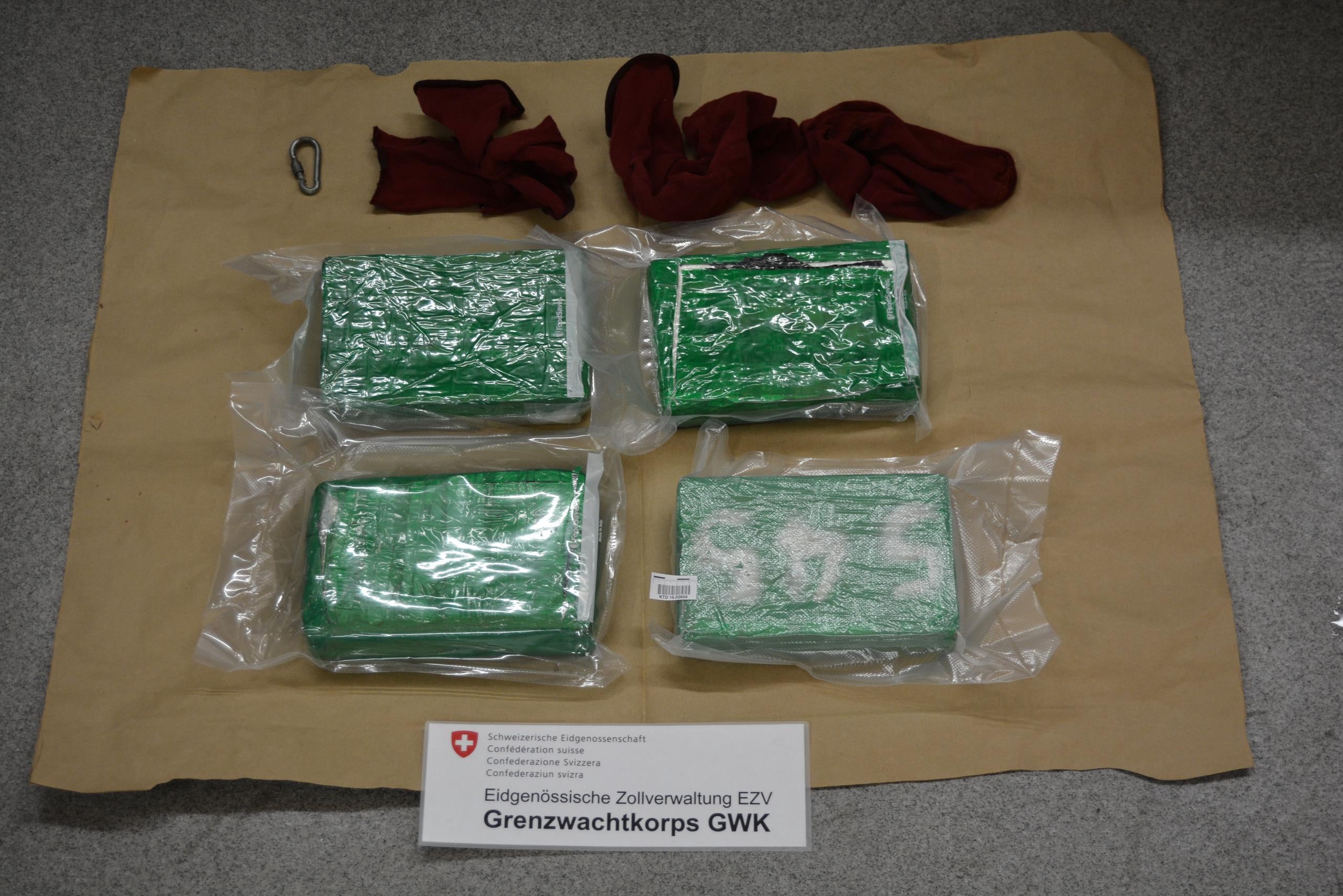 27 Kilo Kokain in Babynahrung am Frankfurter Flughafen sichergestellt