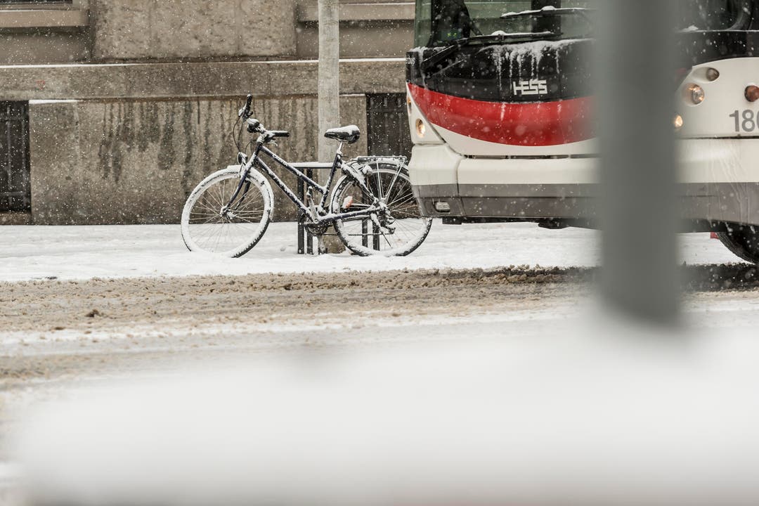 Wetterbilder, Schnee rund um den Hauptbahnhof St. Gallen. (Bild: Hanspeter Schiess)