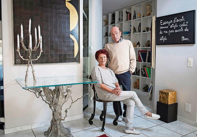 Esther und Rolf Hohmeister leben für die Kunst und in einem Haus voller Kunst. (Bild: Ralph Ribi)