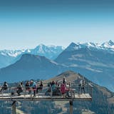 Neben der Stadt Luzern wird auch deren Umgebung bei US-Reisenden immer beliebter: Touristen auf Rigi Kulm. (Pius Amrein, 11. Oktober 2017)