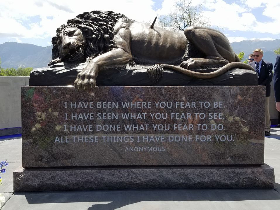 Das Denkmal bei der Eröffnung am 15. Mai in Colorado Springs.