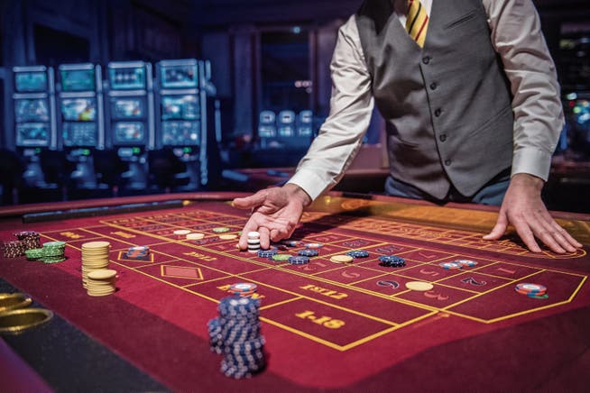 Im vergangenen Jahr wurden im Casino Luzern insgesamt fast 37 Millionen Franken aufs Spiel gesetzt. (Bild: Boris Bürgisser (Luzern, 2. Februar 2017))