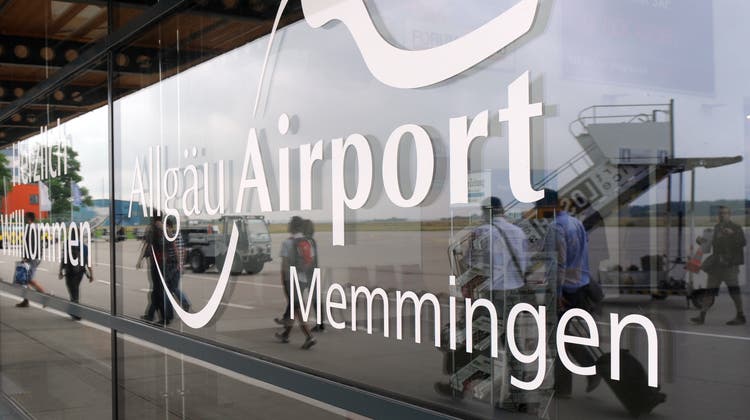 Auch am Allgäu Airport schnappte die Polizei etliche Schulschwänzer. (Bild: Andreas Gebert/Keystone, Memmingen, 21. Mai 2018)