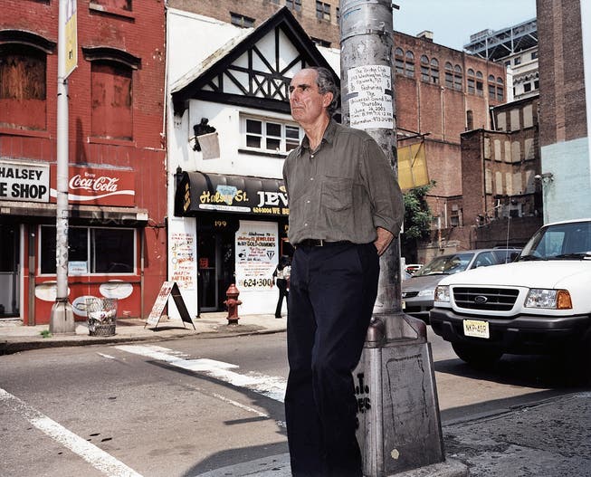 Philip Roth in Newark (New Jersey), wo er 1933 geboren wurde und im Stadtteil Weequahic aufgewachsen ist. (Bild: Lars Tunbjork/Keystone/Agence Vu (Juli 2003))