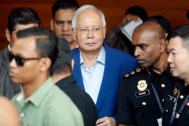 Musste sich erstmals einem Verhör durch eine Anti-Bestechungskommission stellen: Najib Razak. (Vincent Thian/AP)