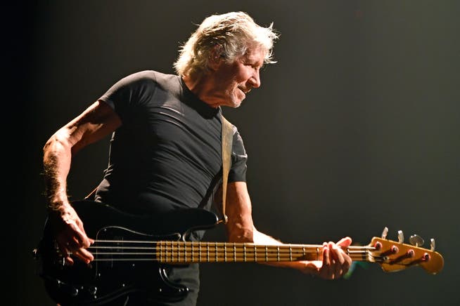Roger Waters bei seinem Auftritt im Zürcher Hallenstadion am Montagabend. (KEYSTONE/Walter Bieri)