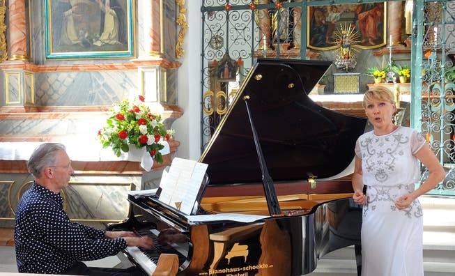 Caroline Vitale und Peter Baur am Konzert zur Traumnacht in der Ridlikapelle Beckenried. (Bild Flavia Niederberger (Beckenried, 10. Juni 2018))