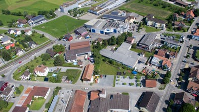Auf und um das Hälg-Areal in Arnegg sollen 67 Wohnungen und Gewerbeflächen entstehen. (Bild: Benjamin Manser, 13. Juni 2017)